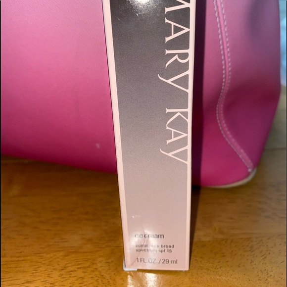 Mary Kay very Deep CC Cream Liquid Foundation